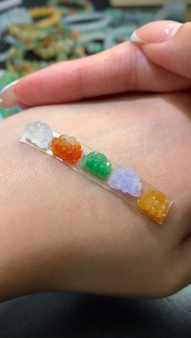 未镶嵌定制翡翠毛货 7.8-9.2-4.1