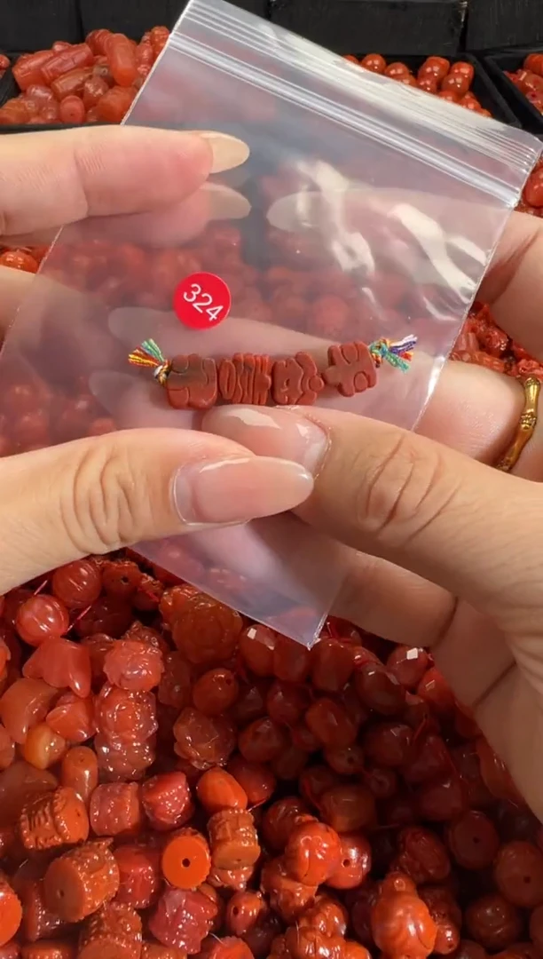 颈饰未镶嵌南红玛瑙1