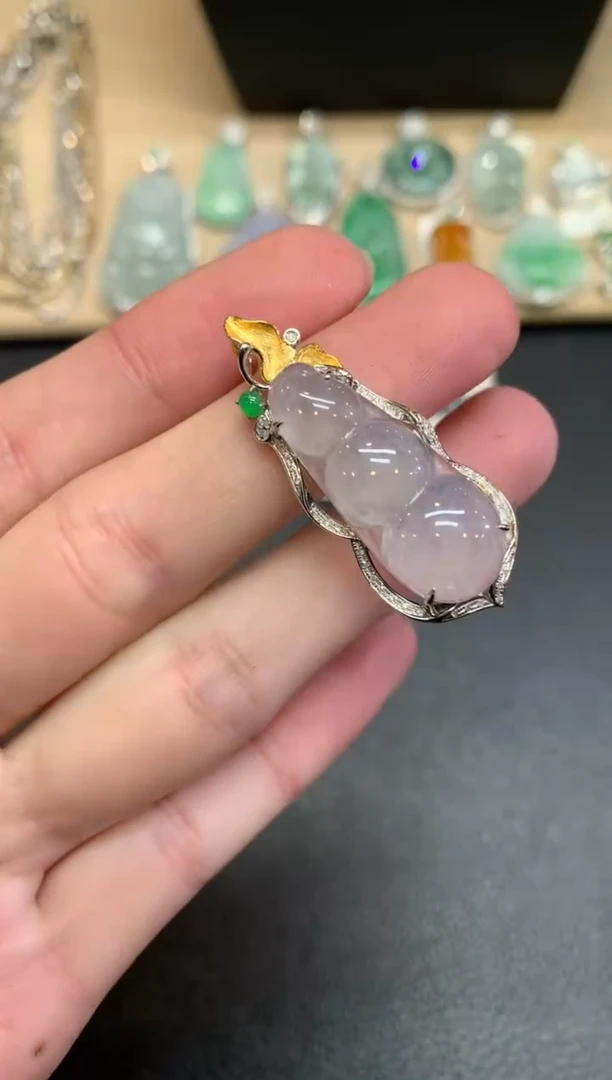 【闪购商品】翡翠颈饰18K金镶嵌福豆【无服务费】