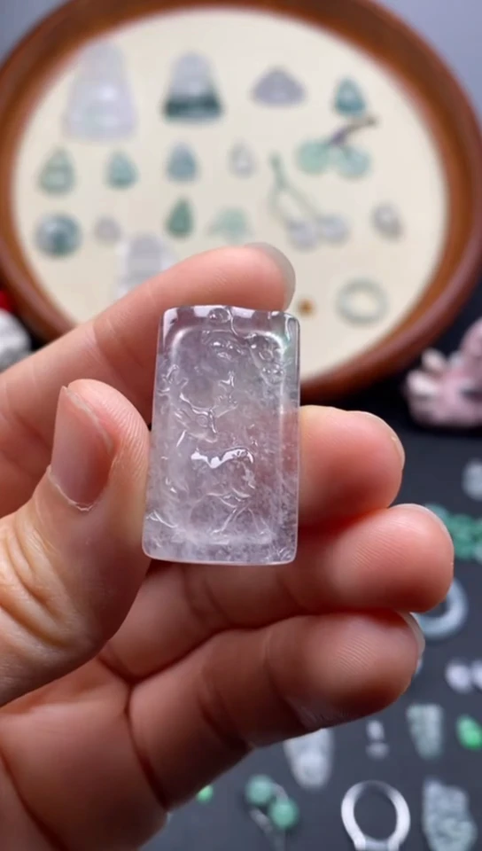 翡翠未镶嵌颈饰冰一路平安/芬