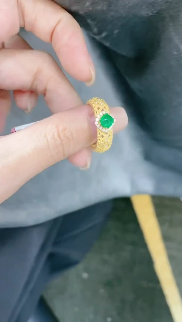 18K金镶嵌戒指祖母绿·