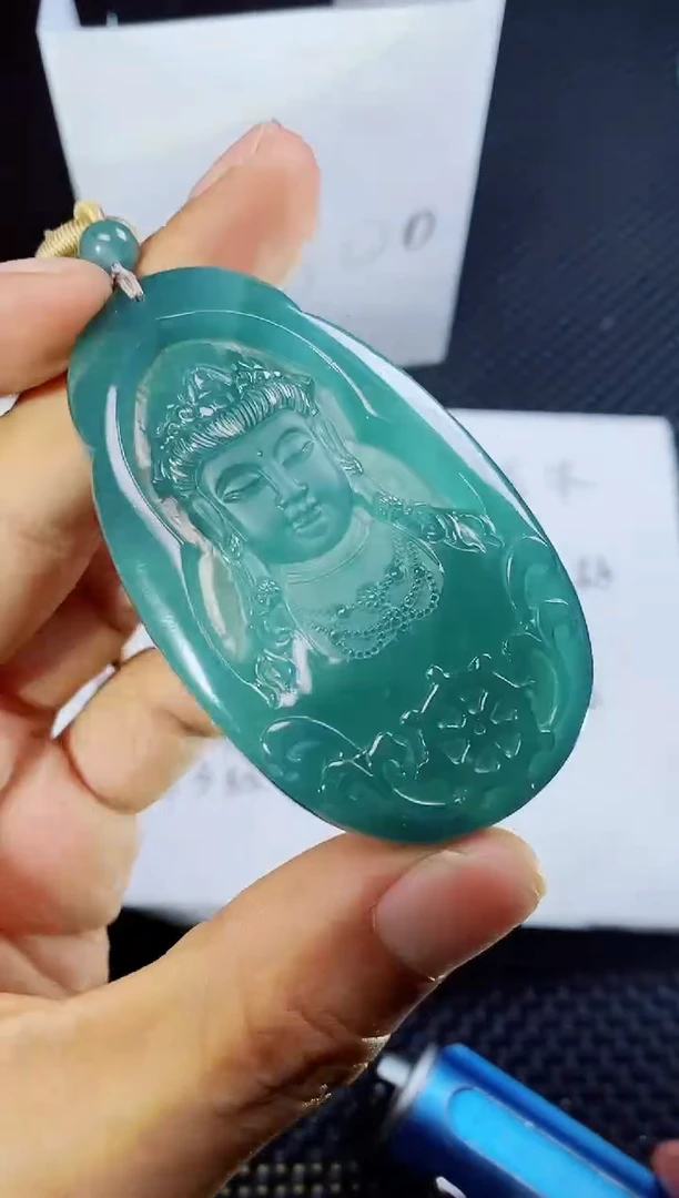 翡翠未镶嵌颈饰