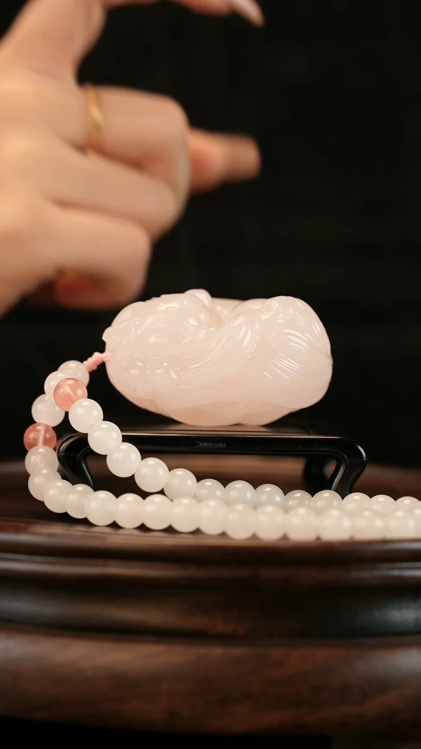 云南石樱花粉九尾狐