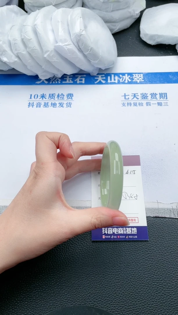 【闪购商品】石英质玉手镯未镶嵌L415