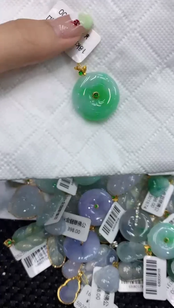 翡翠18K金镶嵌颈饰111111111111
