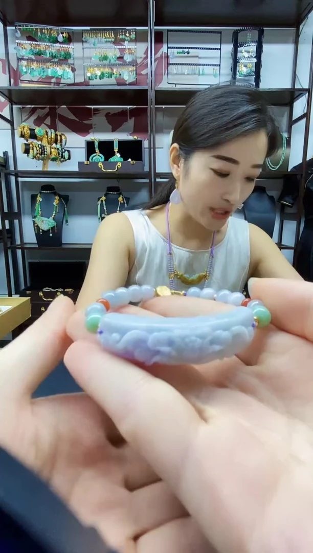 颈饰未镶嵌翡翠手串