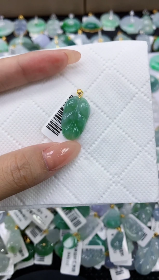 颈饰18K金镶嵌翡翠11111111111