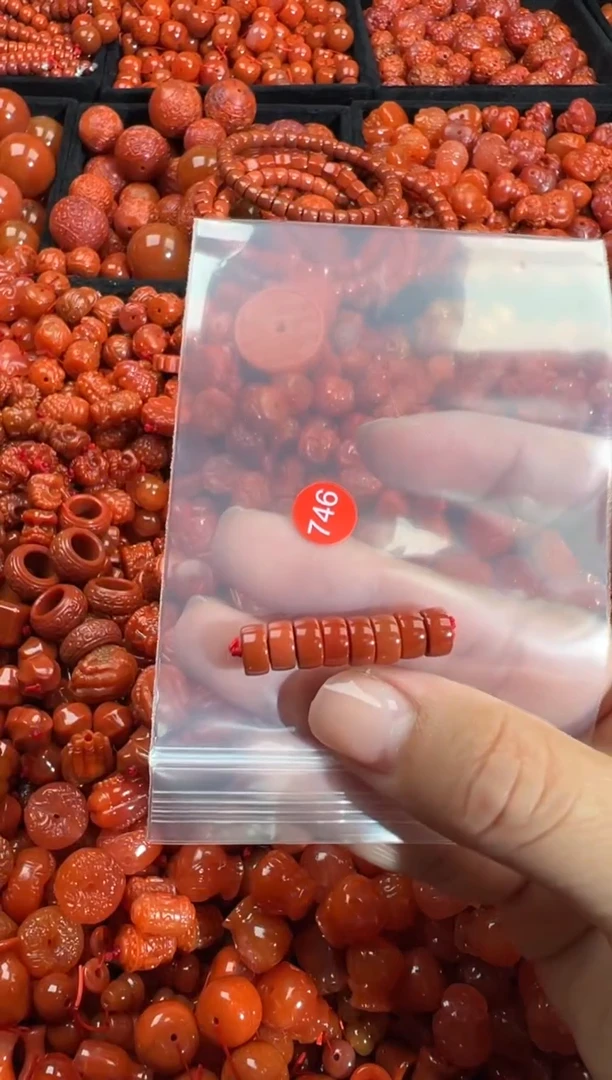南红玛瑙未镶嵌颈饰1