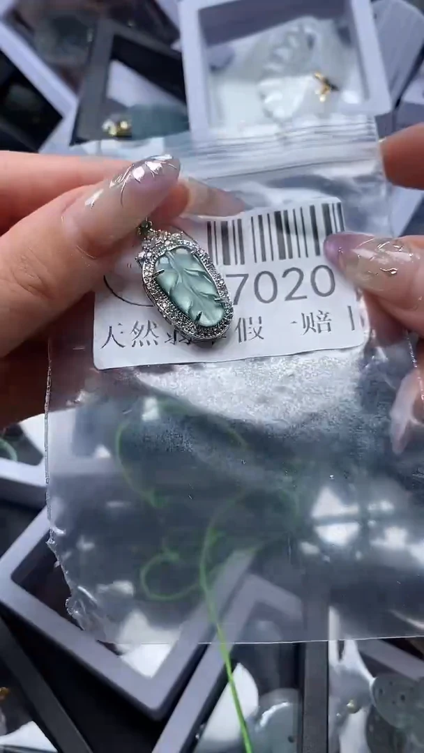 吊坠(不含链)未镶嵌翡翠7020