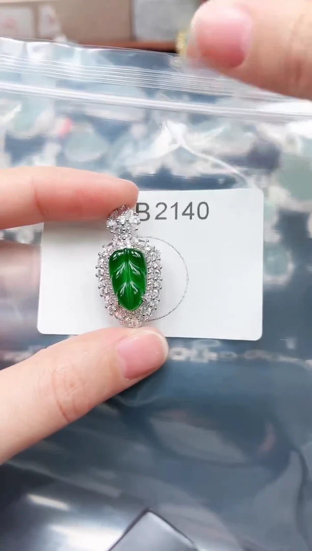 【闪购商品】翡翠颈饰未镶嵌2140赠皮绳