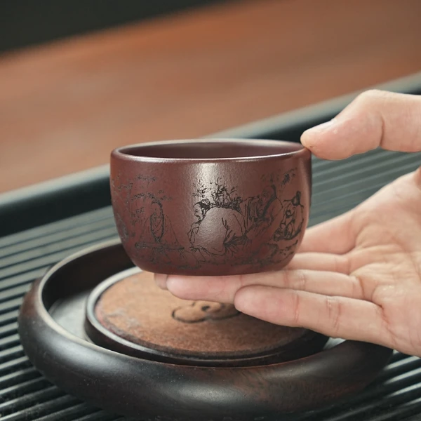 宜兴原矿龙血砂手工刻绘竹林七贤紫砂主人杯 TM