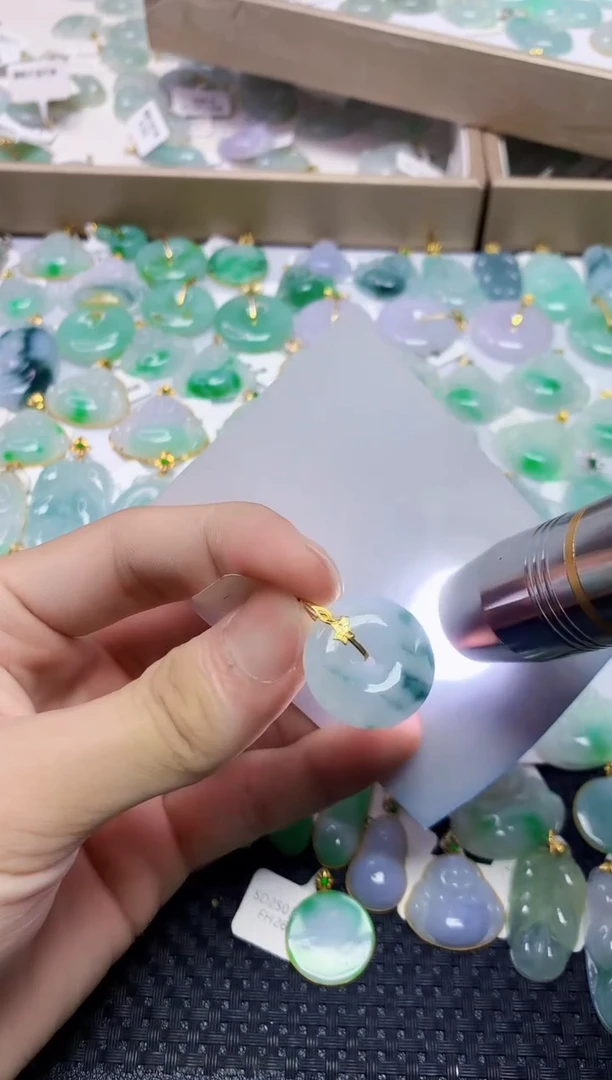 翡翠18K金镶嵌颈饰546456456456464