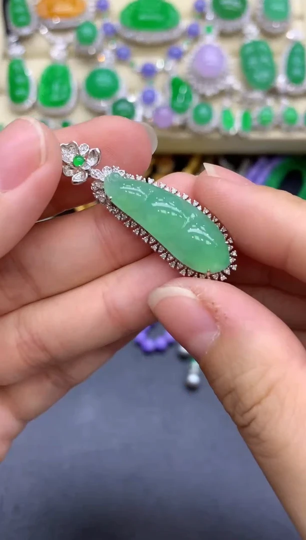 颈饰18K金镶嵌翡翠121-中国好珍宝