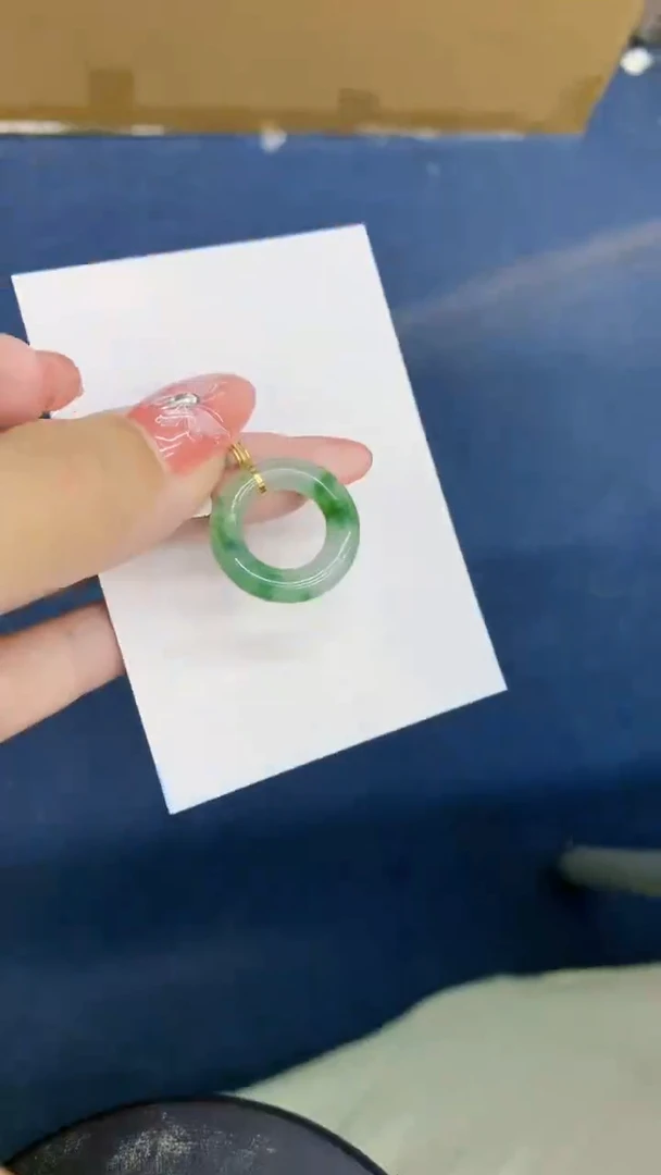 颈饰18K金镶嵌翡翠1