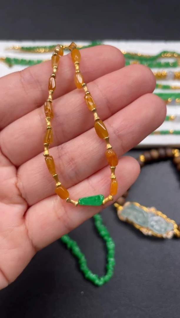 18K金镶嵌手链翡翠一条   P542