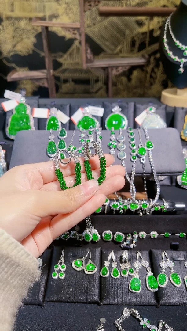 【闪购商品】翡翠耳环银S925镶嵌小米珠耳环