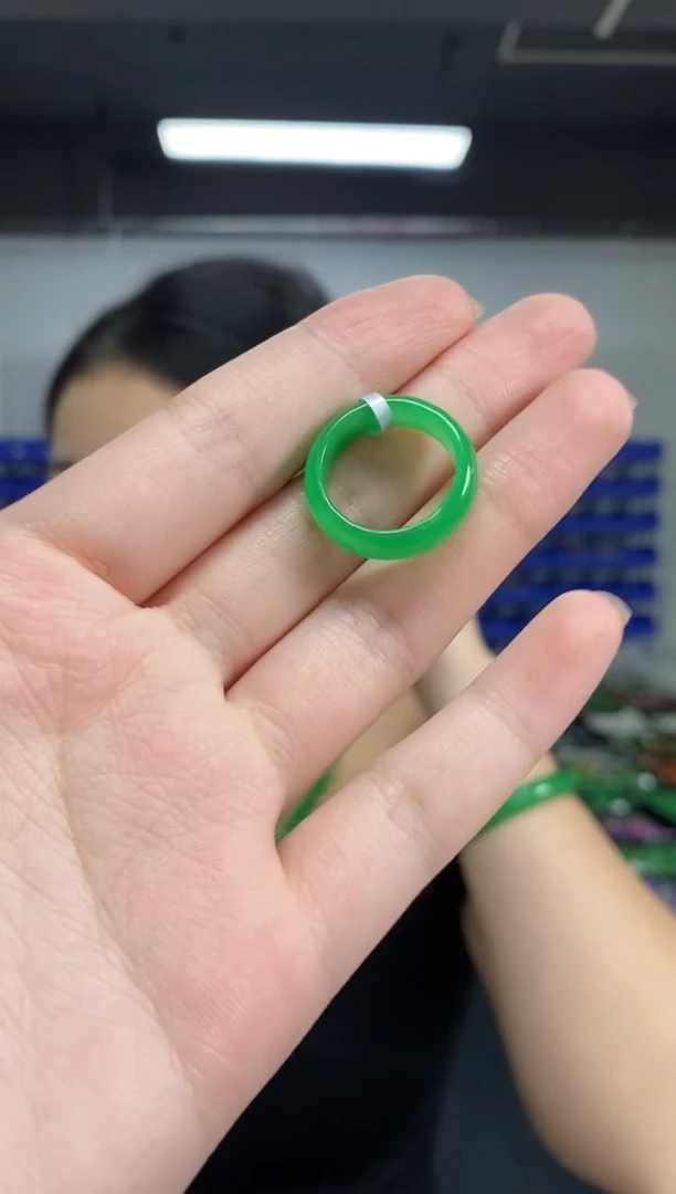 未镶嵌戒指翡翠多样性发其一颜色微差