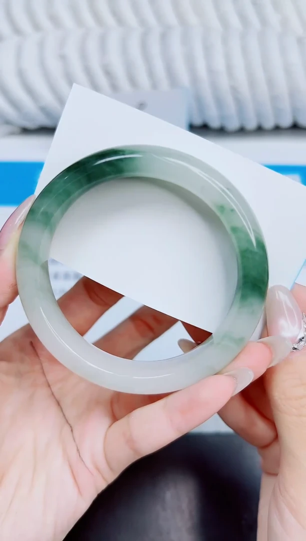 未镶嵌手镯石英质玉112/59.6