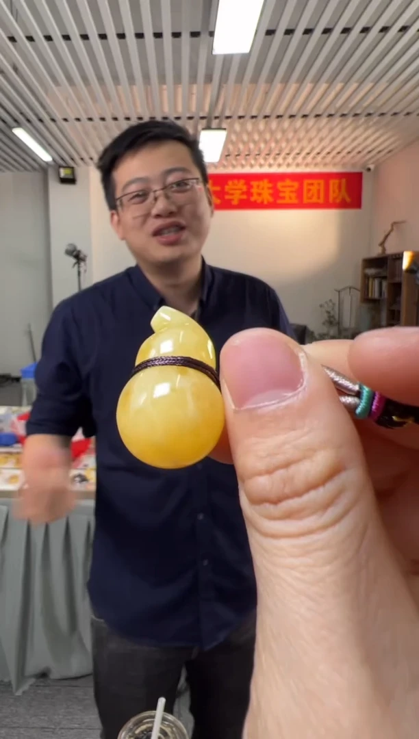 【闪购商品】琥珀颈饰未镶嵌俄料鸡油黄蜜蜡葫芦约4g