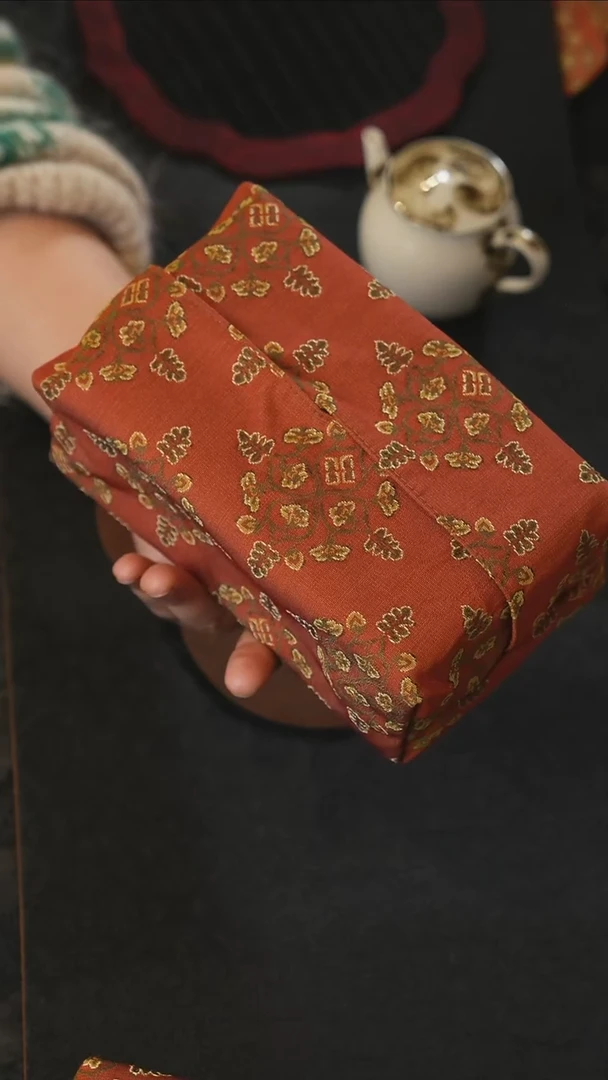 纸巾盒············