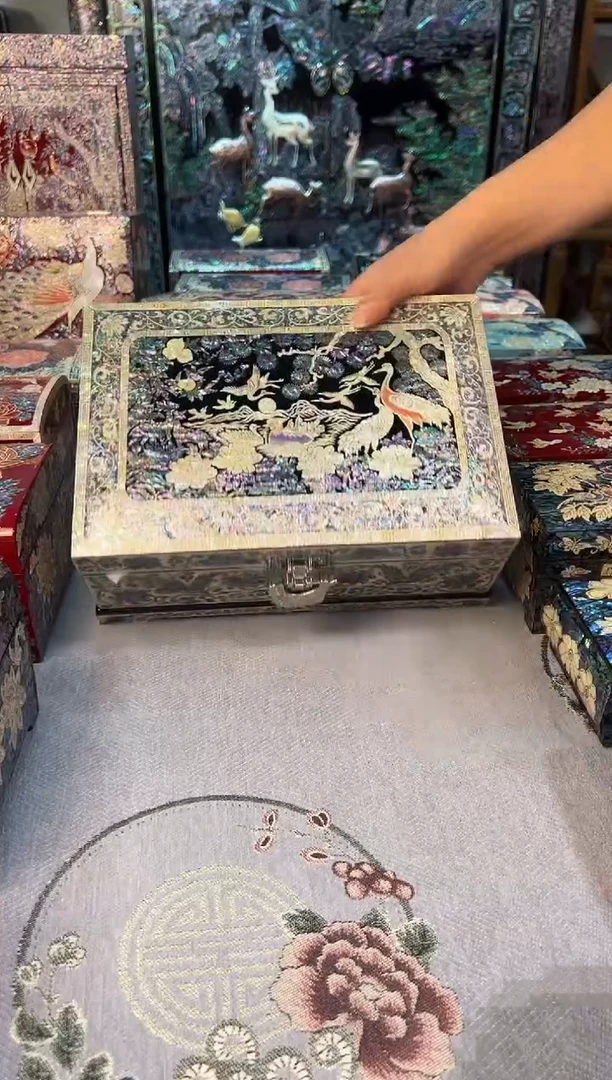 鱼锁满贝底·弘贝雅螺钿漆器文化馆