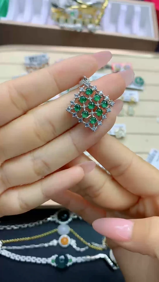 翡翠银S925镶嵌颈饰翡翠 银S925镶嵌 111