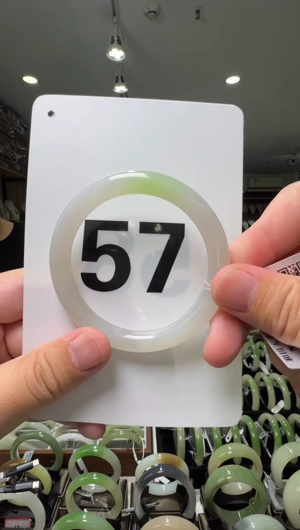 【闪购商品】和田玉手镯未镶嵌57圈口白底翠手镯