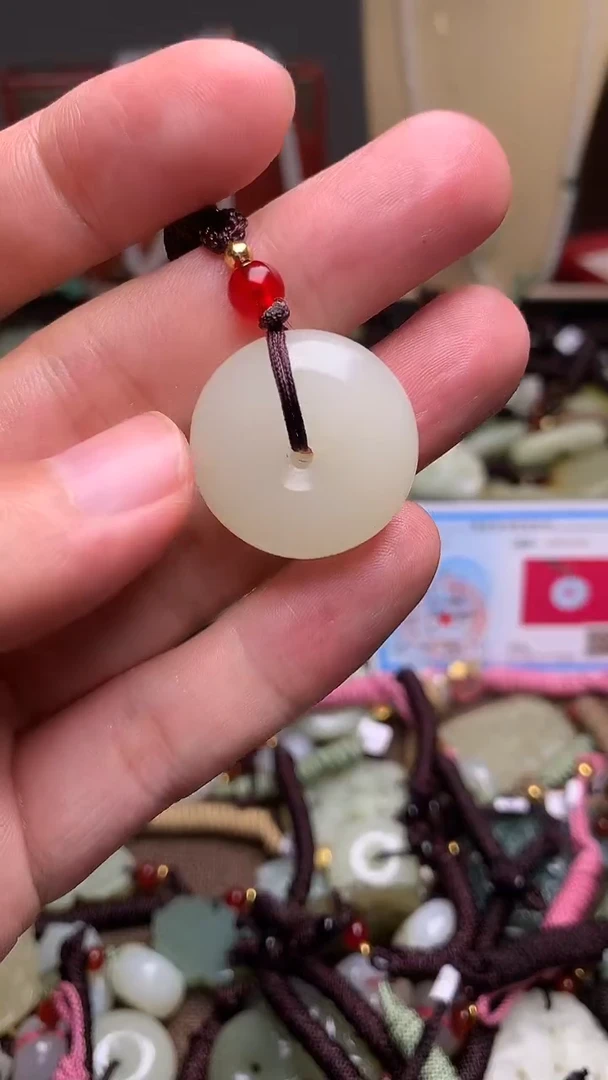 玉新疆料青海料清水平安扣吊坠