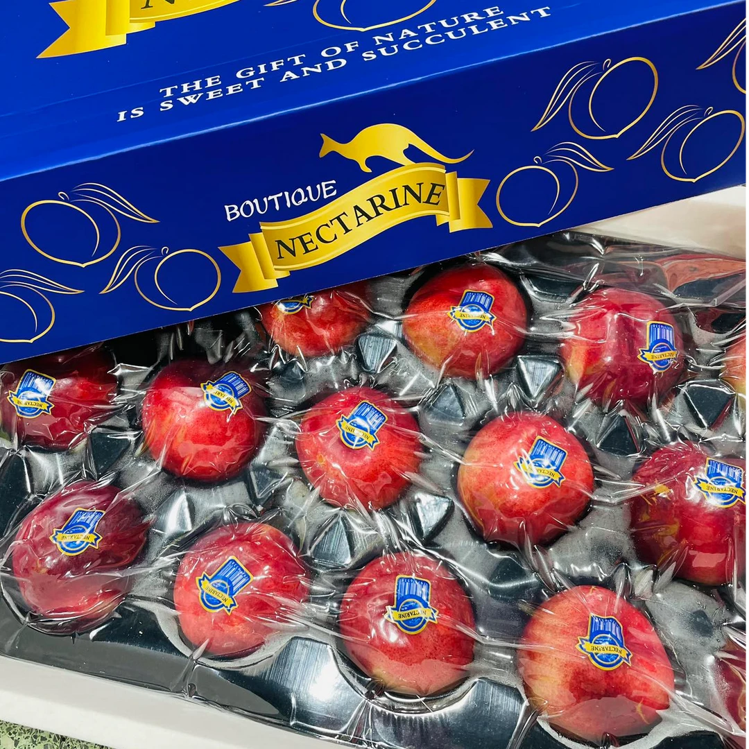 蓝箱油桃礼盒~毛重5.5斤左右