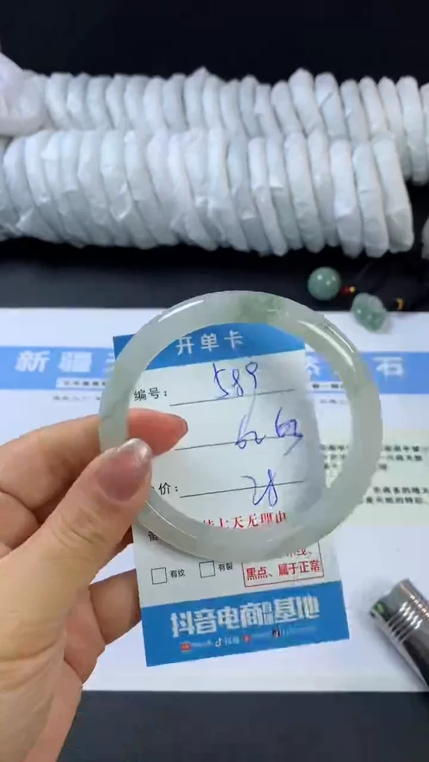【闪购商品】石英质玉手镯未镶嵌F589