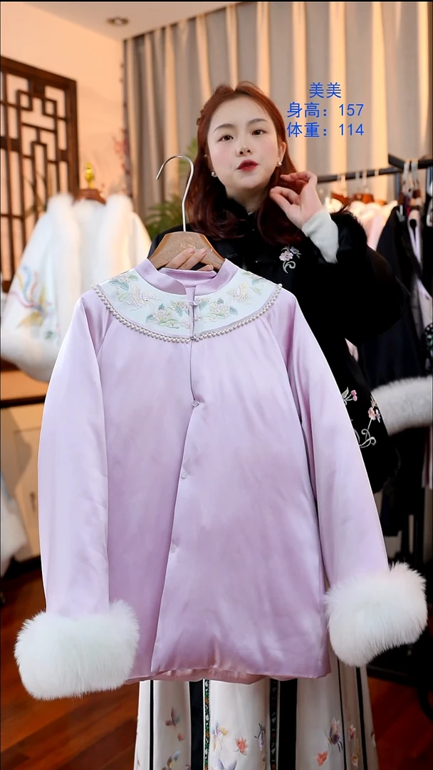 刺绣非遗服饰一物一件