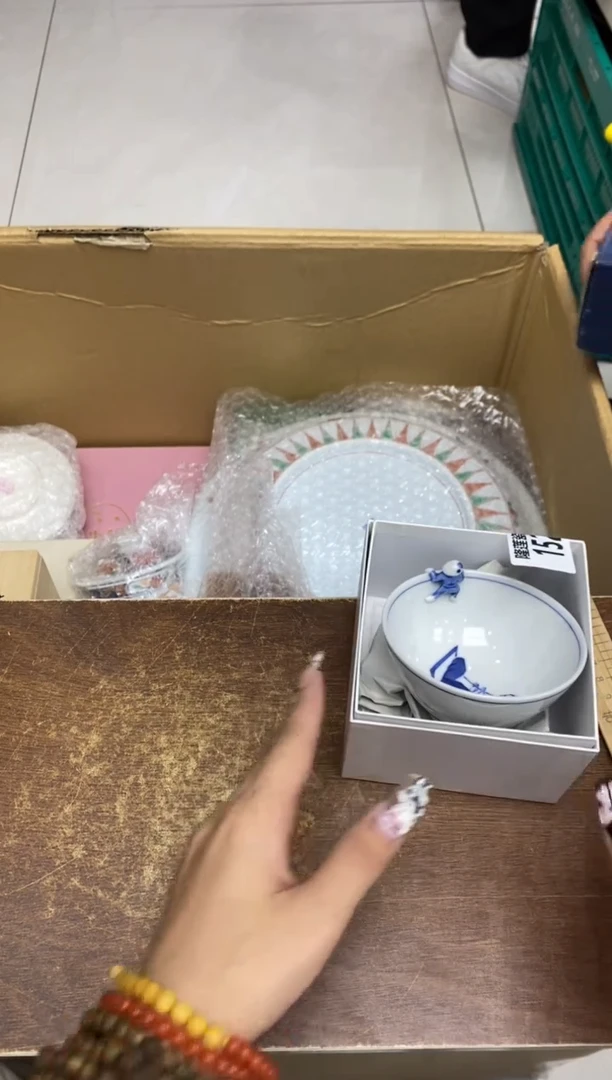 瓷片飘**蝎隆莲瓷器欢迎大家