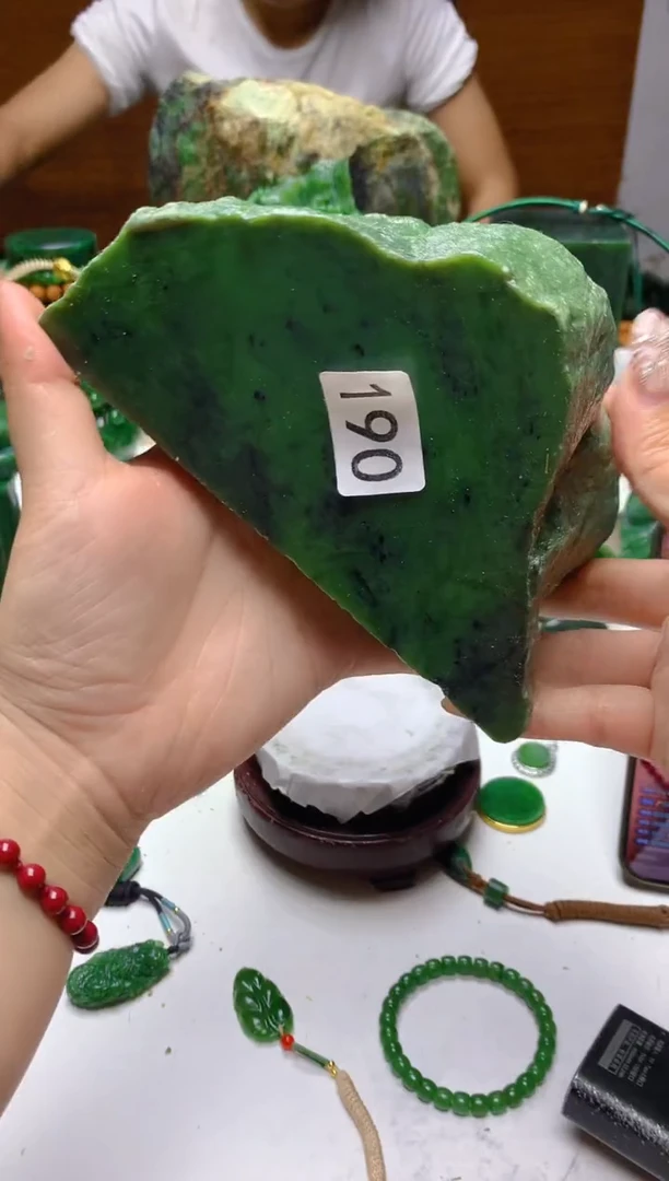 未镶嵌和田玉（碧玉）珠宝半成品1