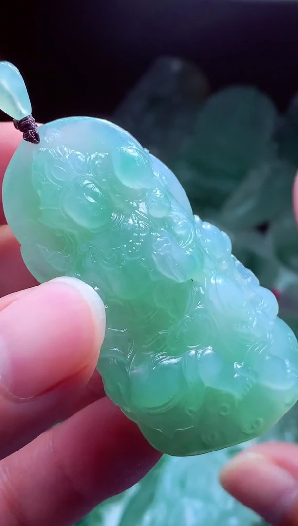 未镶嵌定制翡翠八****?翡翠毛货定制