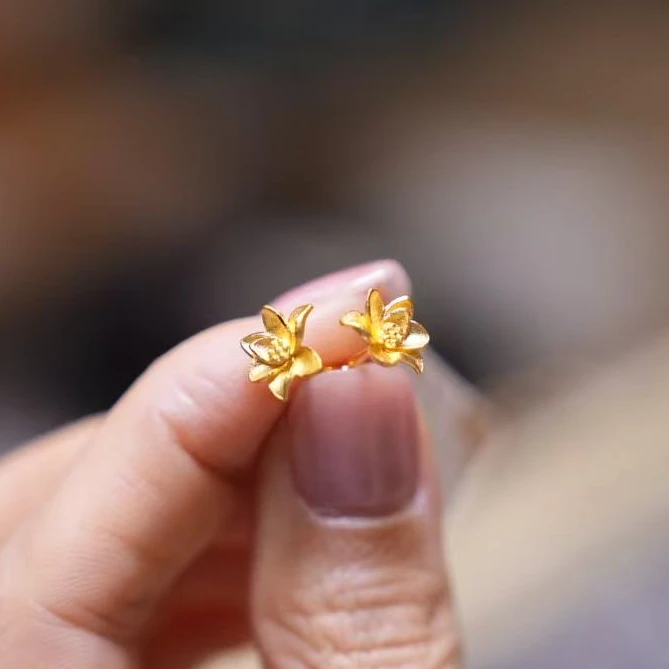 【澄澄专属】足金999莲花弯钩耳钉 经典时尚百搭 1.72
