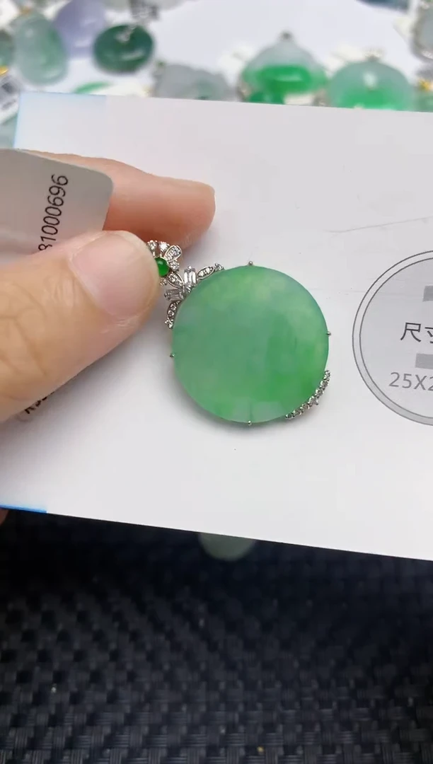 颈饰18K金镶嵌翡翠天然缅甸A货翡翠百元以上9元证书费自理