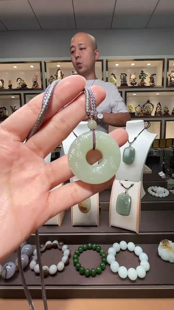 和田玉未镶嵌颈饰苏