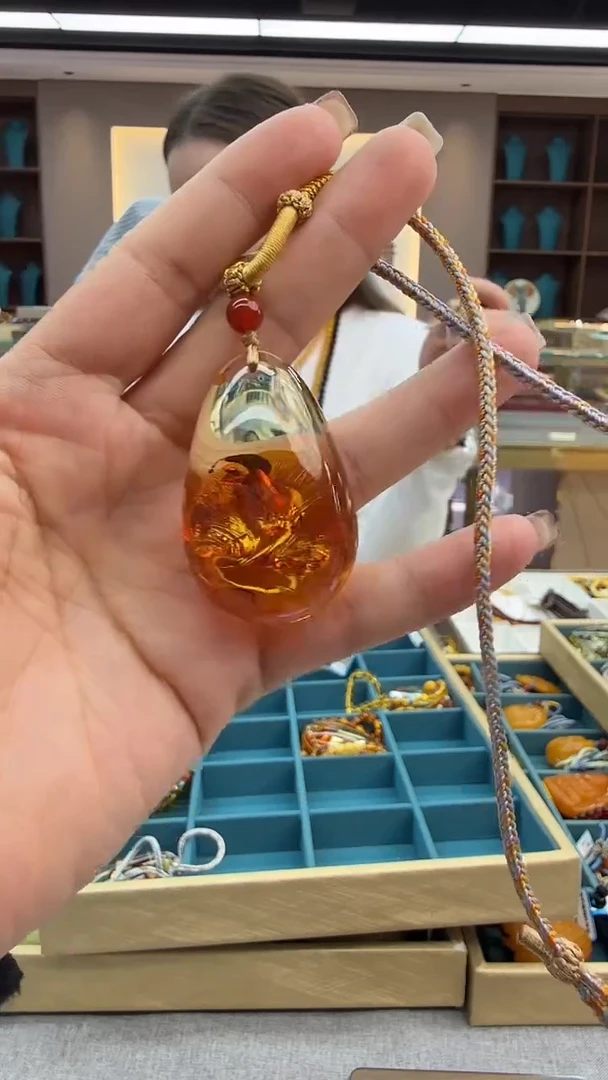 琥珀颈饰未镶嵌110秒拍号 假一罚三