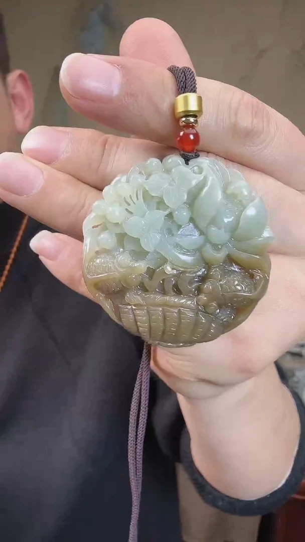 颈饰未镶嵌和田玉.