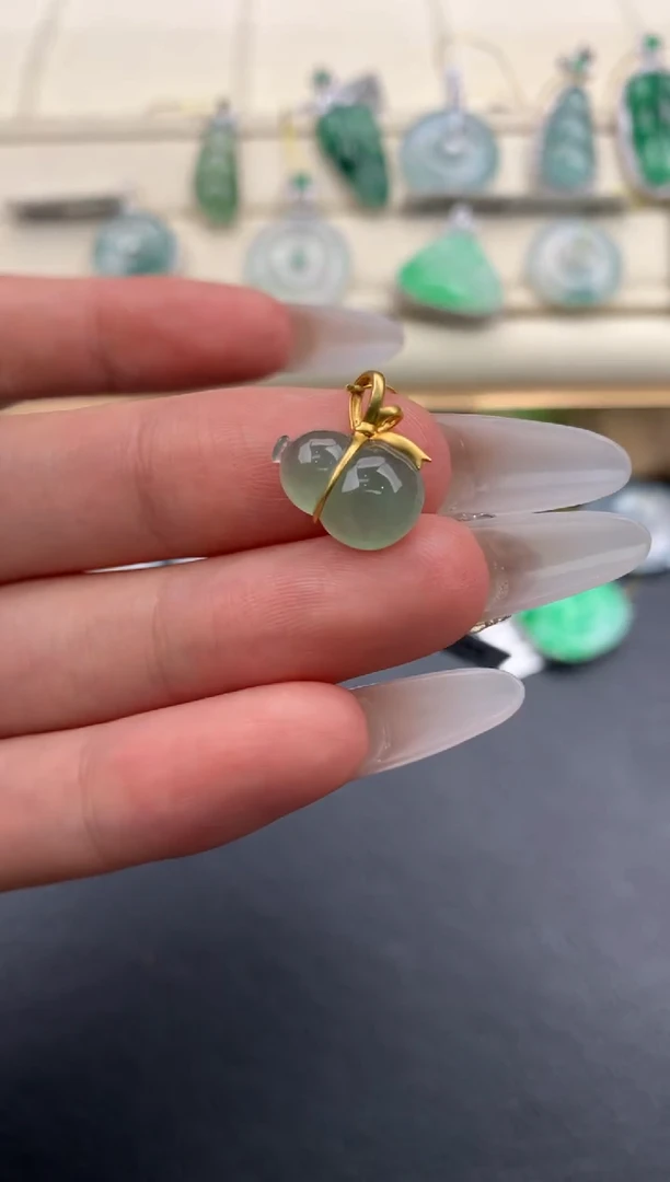 翡翠18K金镶嵌颈饰A956