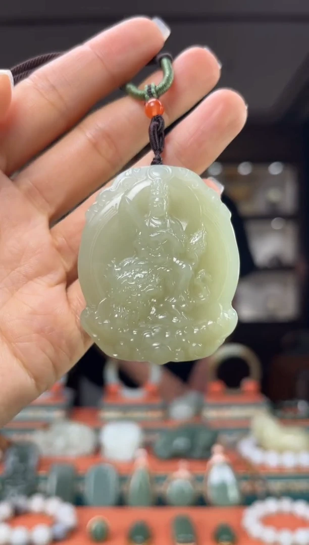 和田玉未镶嵌颈饰佩佩兔