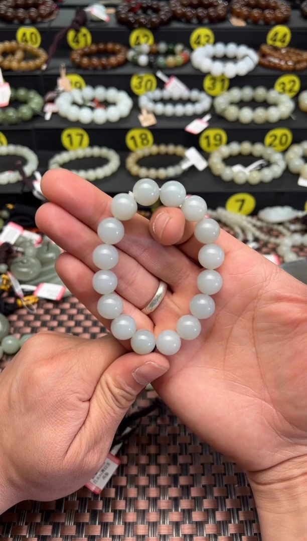 【闪购商品】和田玉手串未镶嵌大同料天空蓝卡14手串