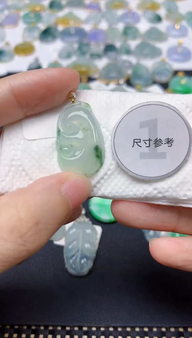 翡翠18K金镶嵌颈饰天然缅甸A货翡翠