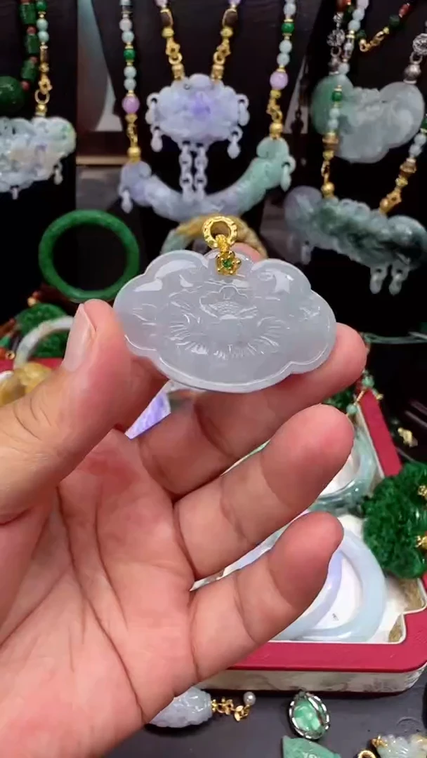 颈饰未镶嵌翡翠吊坠