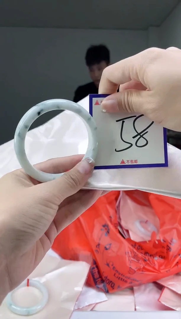 未镶嵌手镯翡翠我