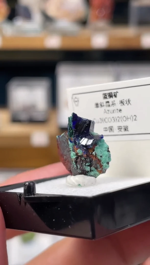 石材蓝铜矿
