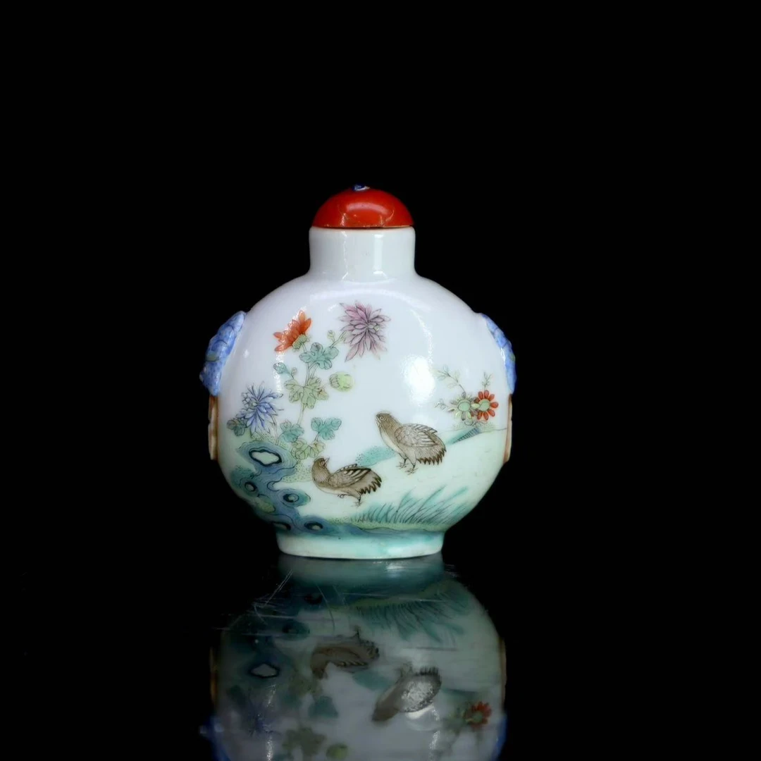 64: 清中期粉彩安居乐业兽耳鼻烟壶