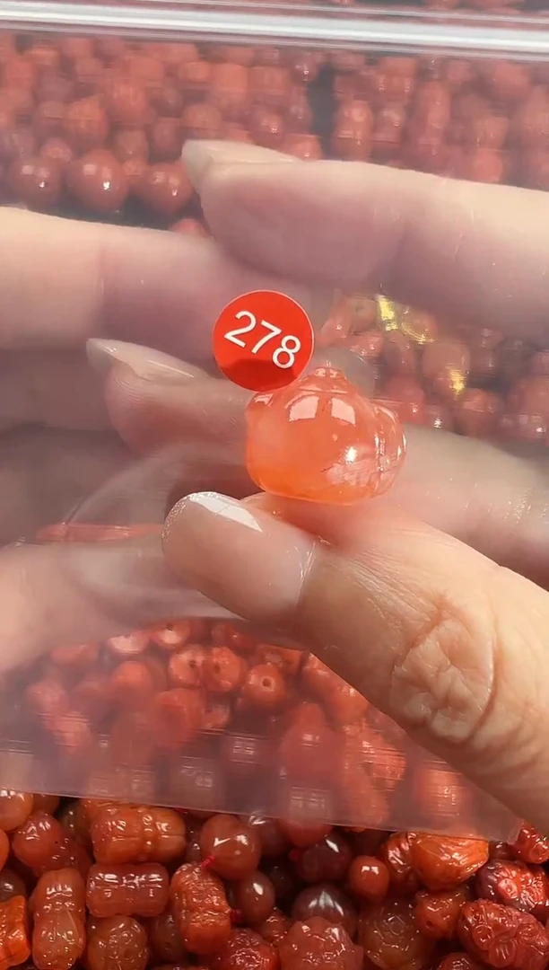 颈饰未镶嵌南红玛瑙1