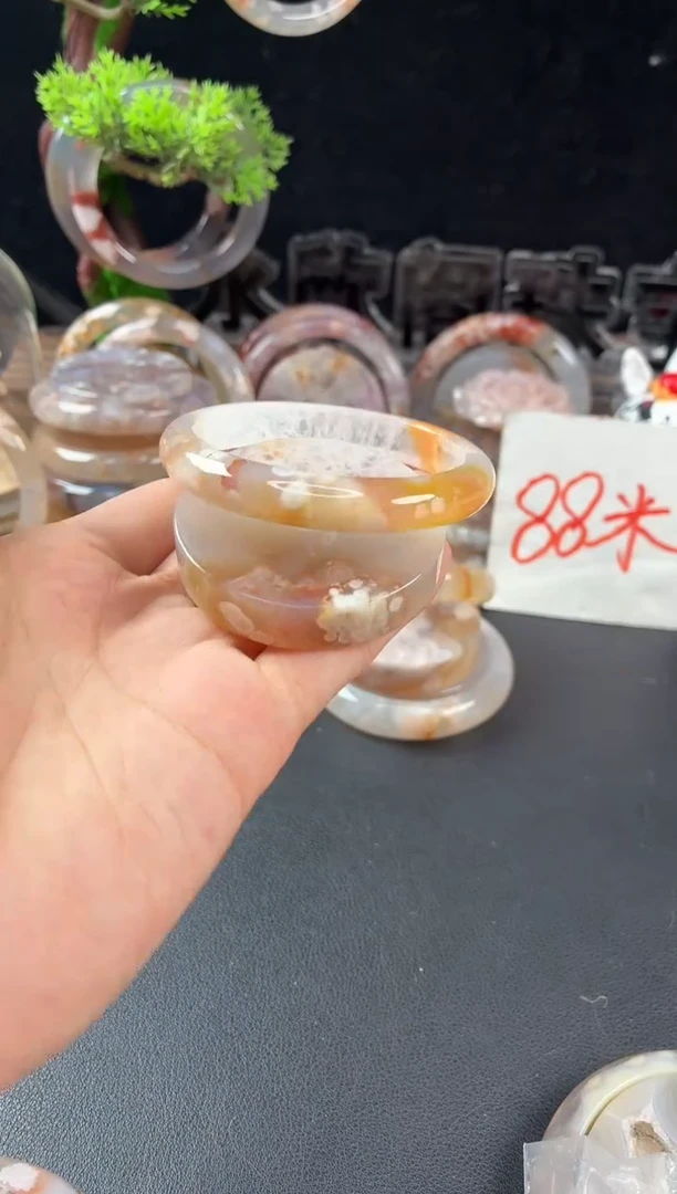 未镶嵌手镯（圆镯）石英质玉54