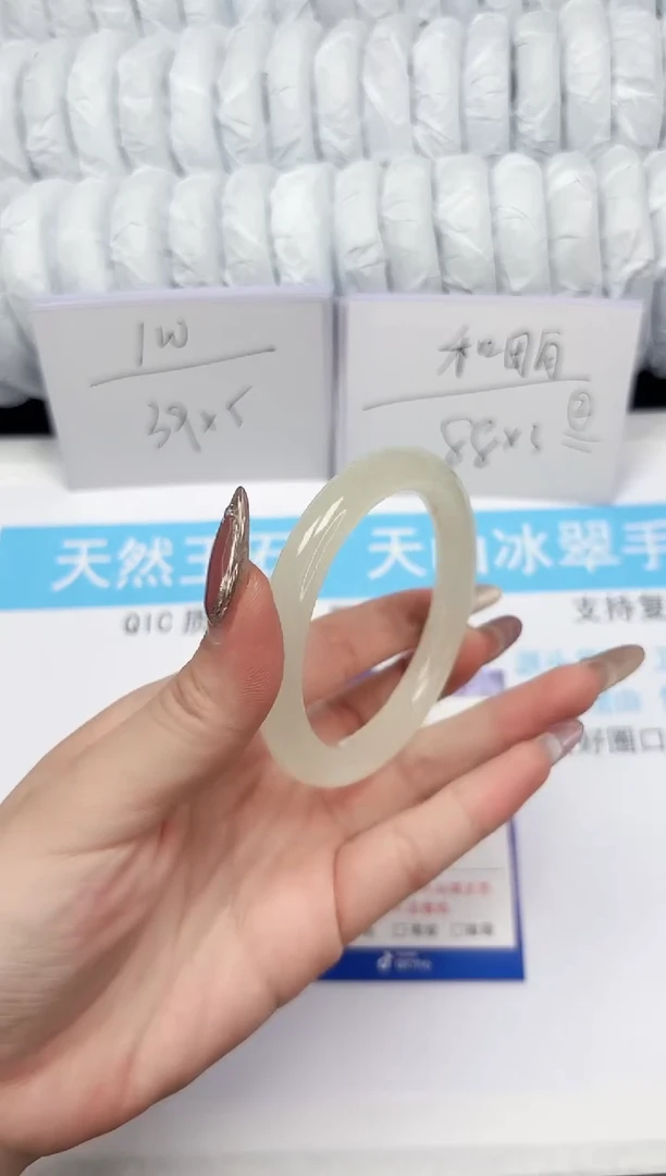 【闪购商品】石英质玉手镯未镶嵌153-58